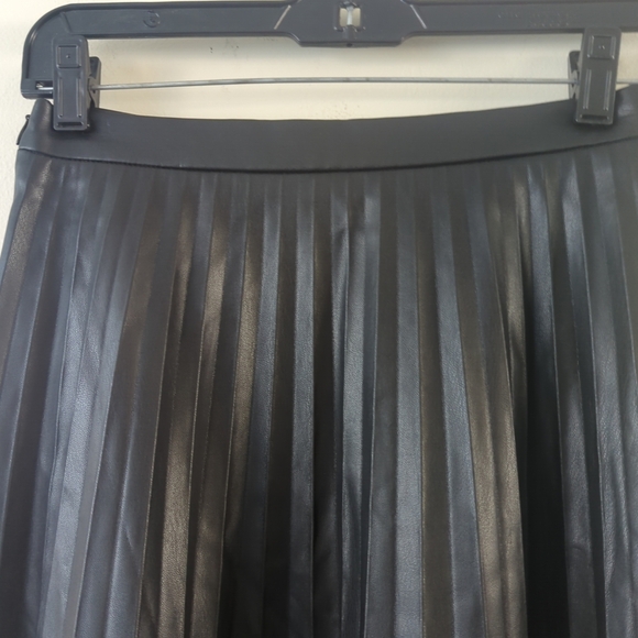 Aqua pleated midi skirt women's size extra small, solid black Whichy/ Minimalist - Picture 2 of 5